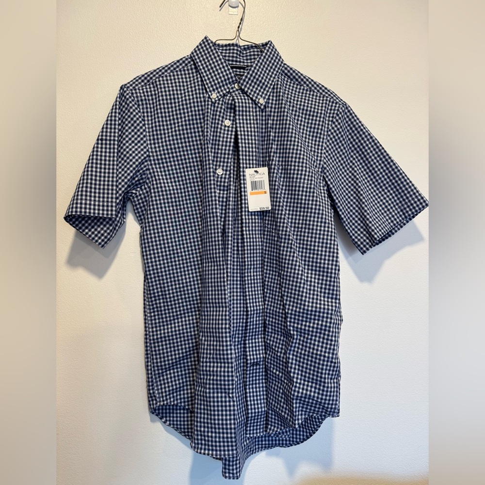 NWT Men’s Nautica Short Sleeve Buttondown-Size Small